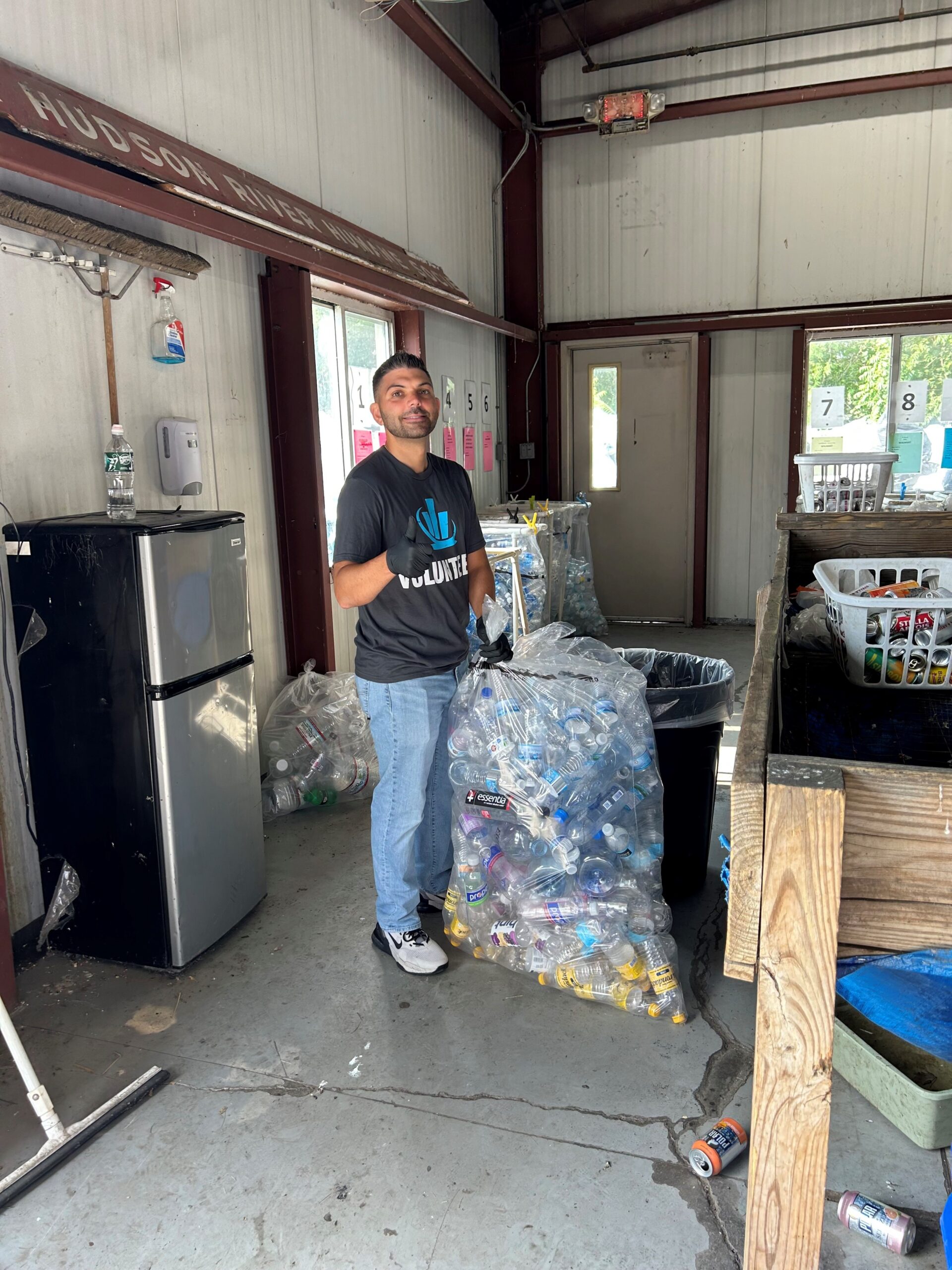 northeastern insurance joe venezio volunteering at empties for animals